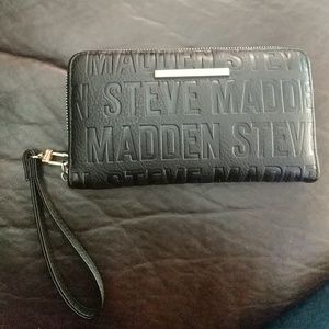 Gorgeous Steve Madden wristlet